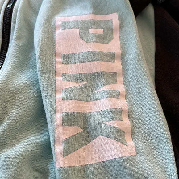Pink two tone hoodie, size Large. This mint green hoodie has two front pockets. - Picture 6 of 9